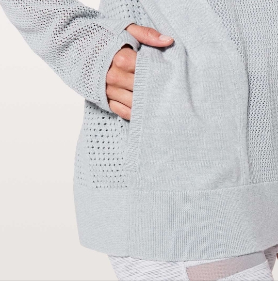 Lululemon Still Movement Wrap Light Gray sz 10 - Picture 4 of 11